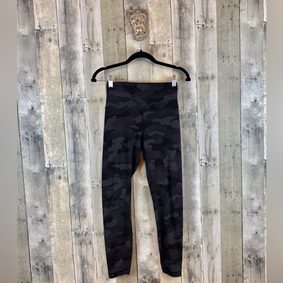 Lululemon Wunder Under Pant in Savasana Camo Size 6. - Picture 2 of 15